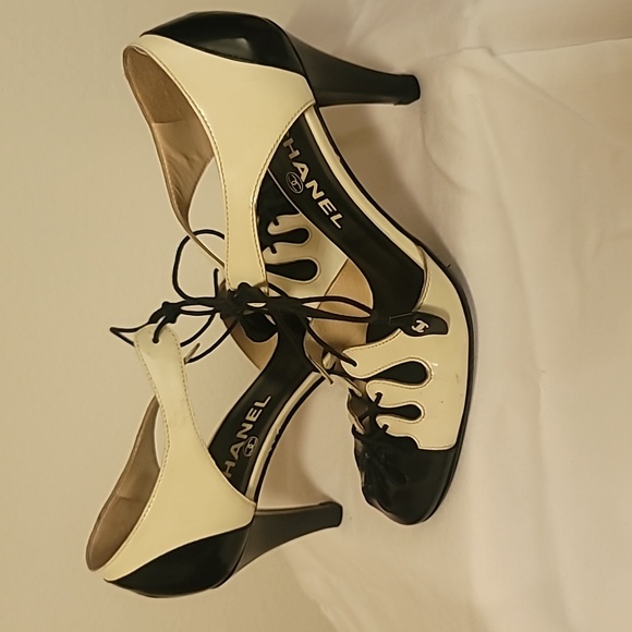 CHANEL AUTHENTHIC LACE UP PUMP ROUND OPEN TOE BLACK/IVORY PRE-OWNED NO BOX - Picture 7 of 8